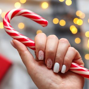 candy-cane-hand